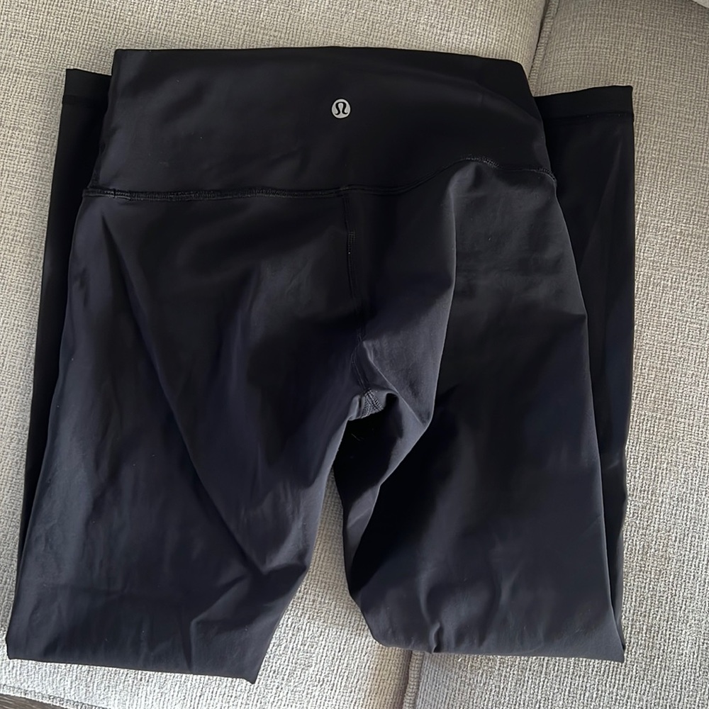Black size 6 lulu lemon wonder unders 25’